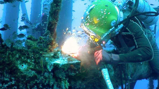 How Much Do Underwater Welders Make Annually