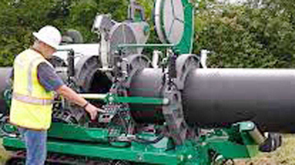 Preparing the plastic pipe for fusion welding