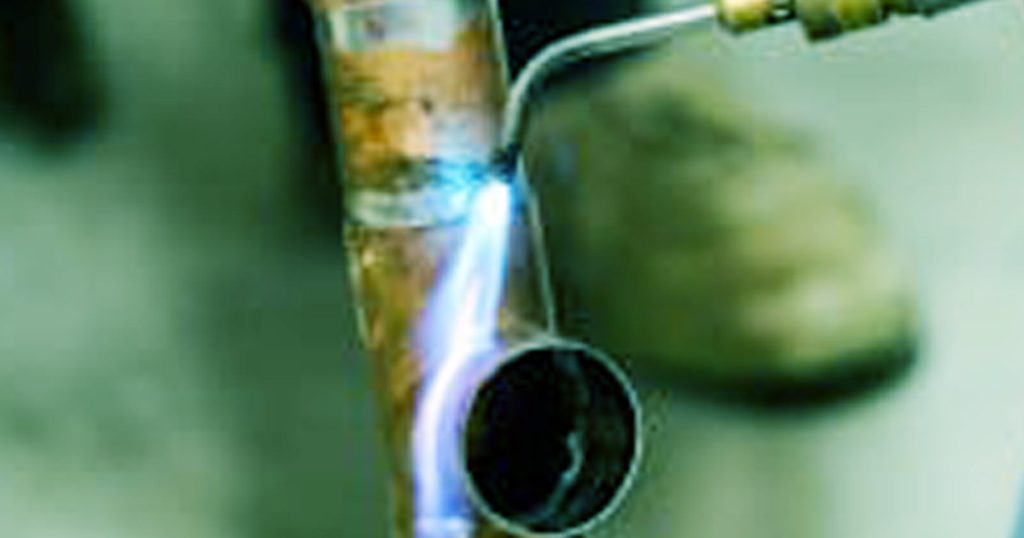 How to Solder Copper Pipe to Stainless Steel? 3 Heating and Joining the Copper Pipe and Stainless Steel