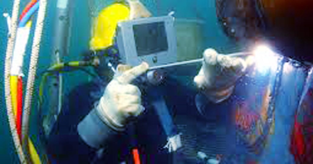 What is Underwater Welding & How Does It Work? 4 Training To Become An Underwater Welder