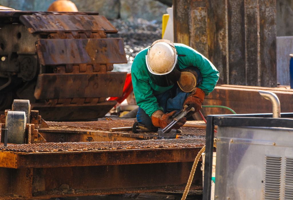 5. Comparison: Marine Welding vs. Other Welding Fields