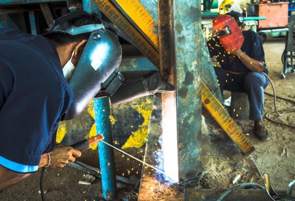 Average Hourly and Annual Pay for Pipe Welders in Illinois