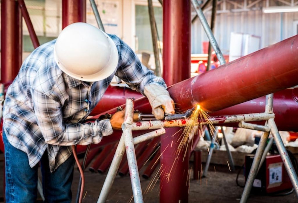 Average Hourly and Annual Pay for Pipeliner Welders