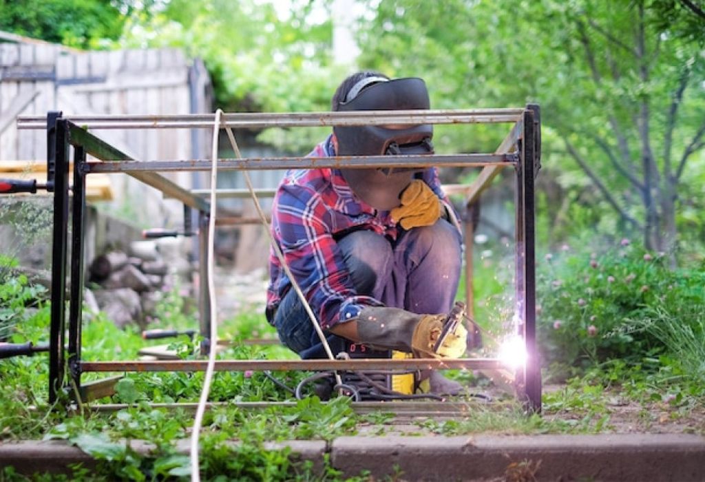 Traveling Welder Salary: How Much Do They Make Today