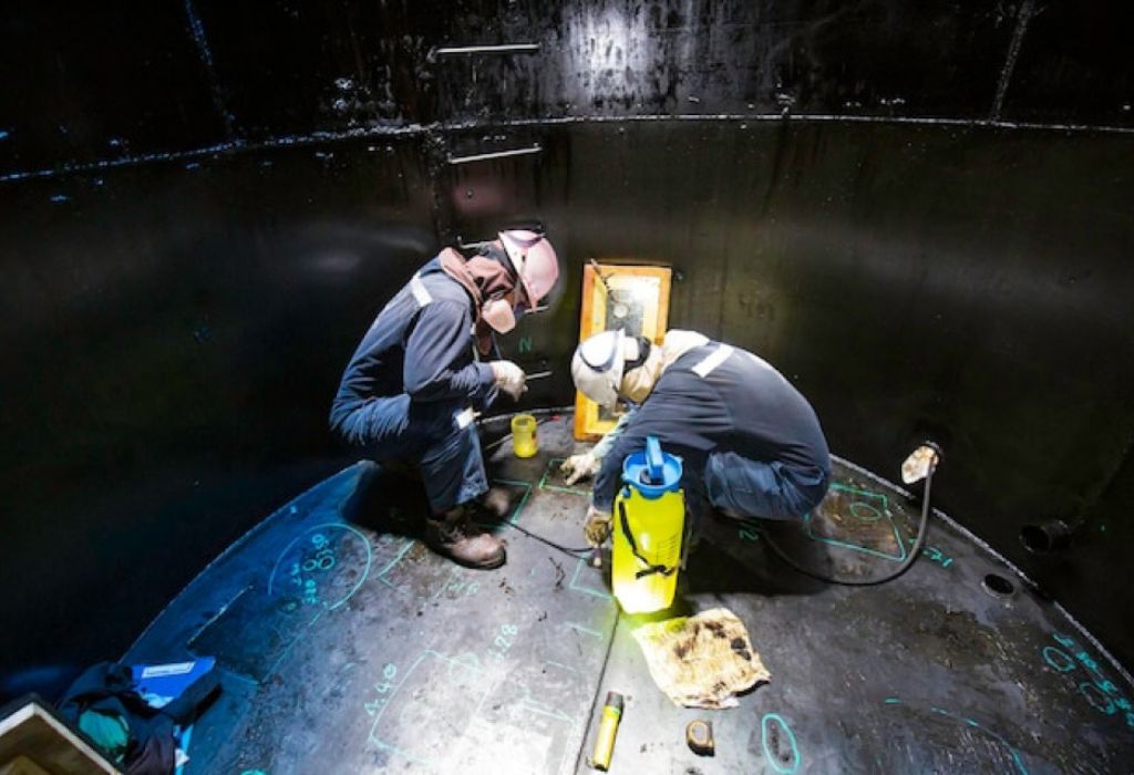 How Much Does a Deep Sea Welder Make? Salary Guide