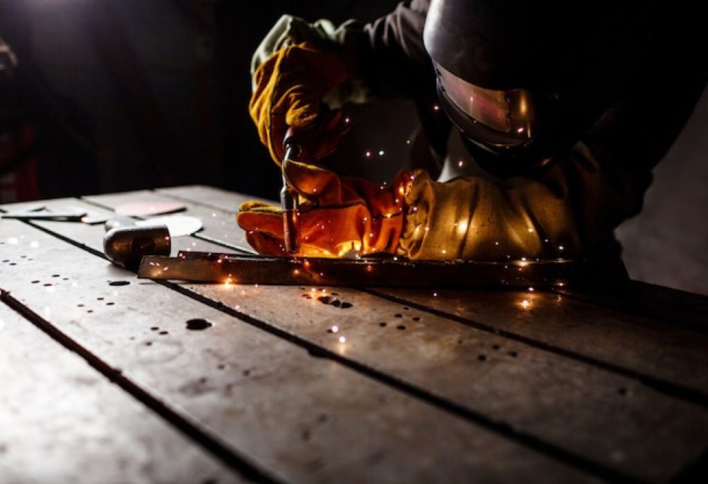 Welder Hourly Pay: How Much Do Welders Really Make? 3 Highest-Paying Welding Jobs (Hourly)
