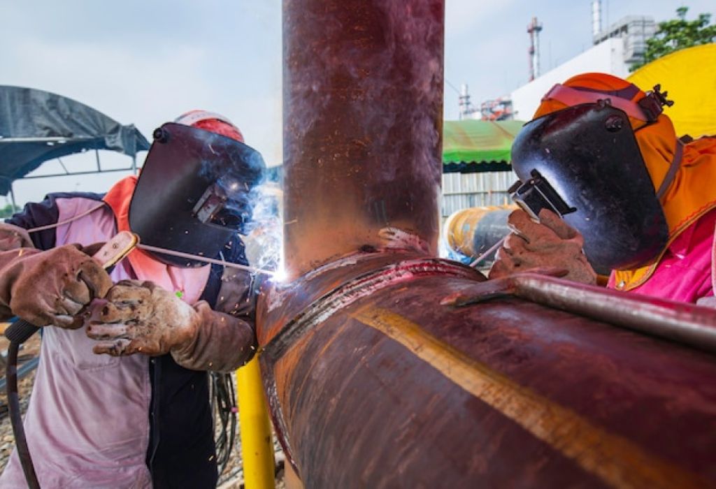 How Offshore Pay Compares to Onshore Welding