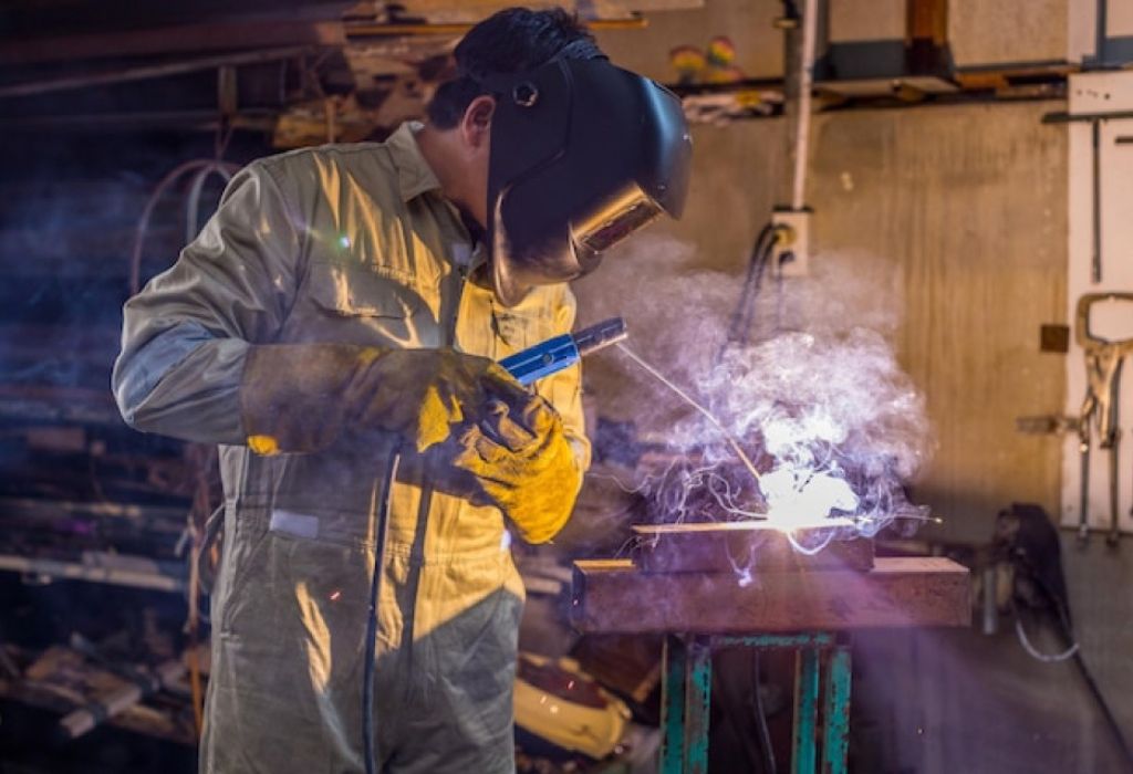 How Much Does a Welder Make in Ohio? Full Guide 2 Industries Hiring in Ohio and Typical Pay Bands