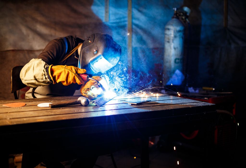 How Many Hours Does a Welder Work Per Week? 2 Night Shifts, Weekends & Rotations
