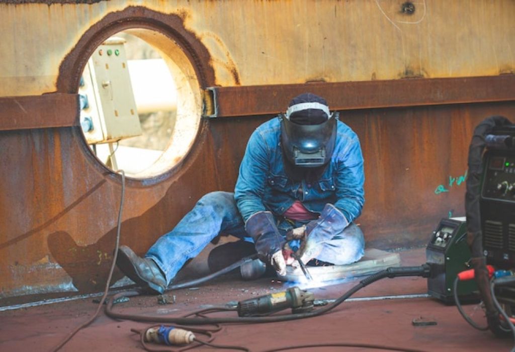 How Much Does an Underwater Welder Get Paid? 1 Salary Overview: How Much Does an Underwater Welder Get Paid?