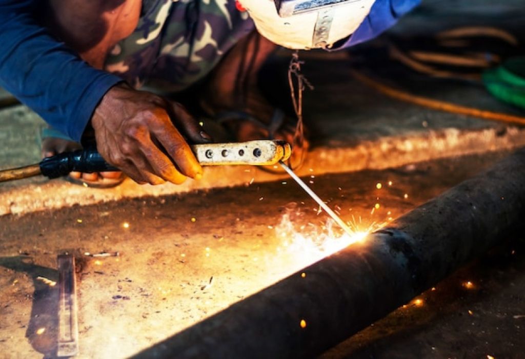 Union Welder Salary 2025: How Much Do They Earn? 3 How to Earn More in 12 Months