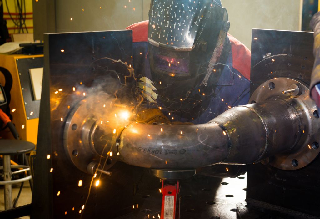 Union Welder Salary 2025: How Much Do They Earn? 2 Certifications That Boost Pay