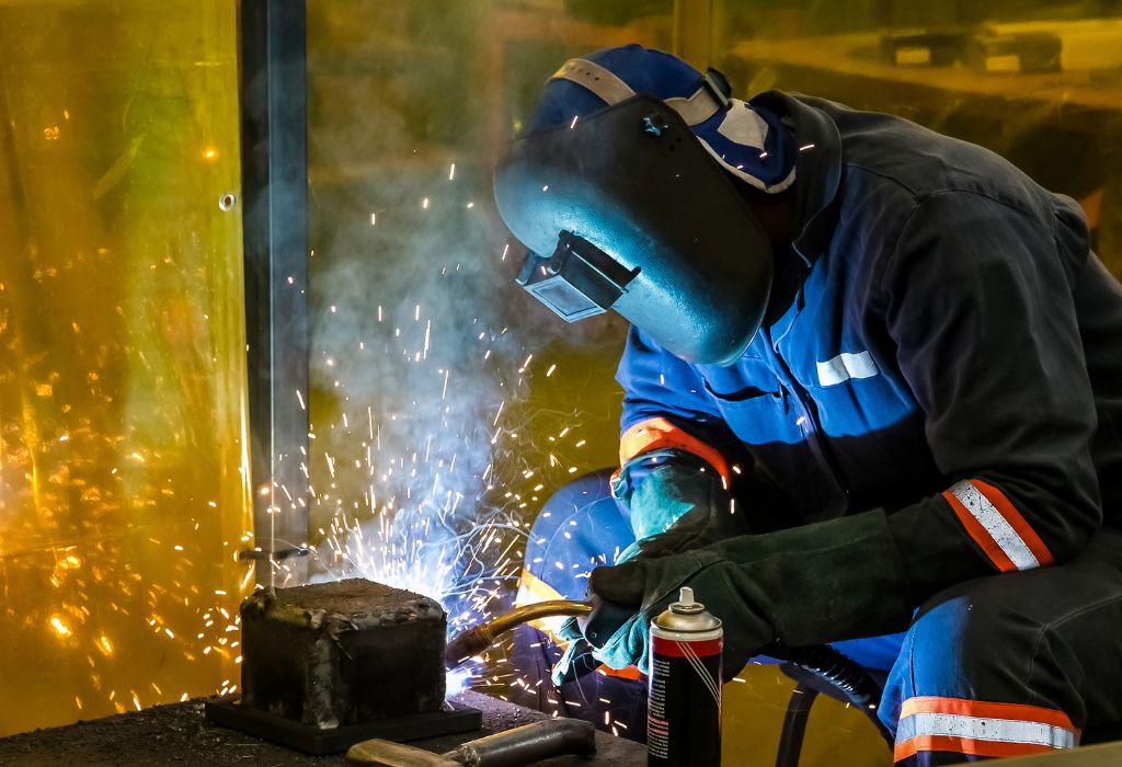 How Long Does It Take to Become an Underwater Welder 3 First-Year Roadmap — How to Boost Pay Quickly