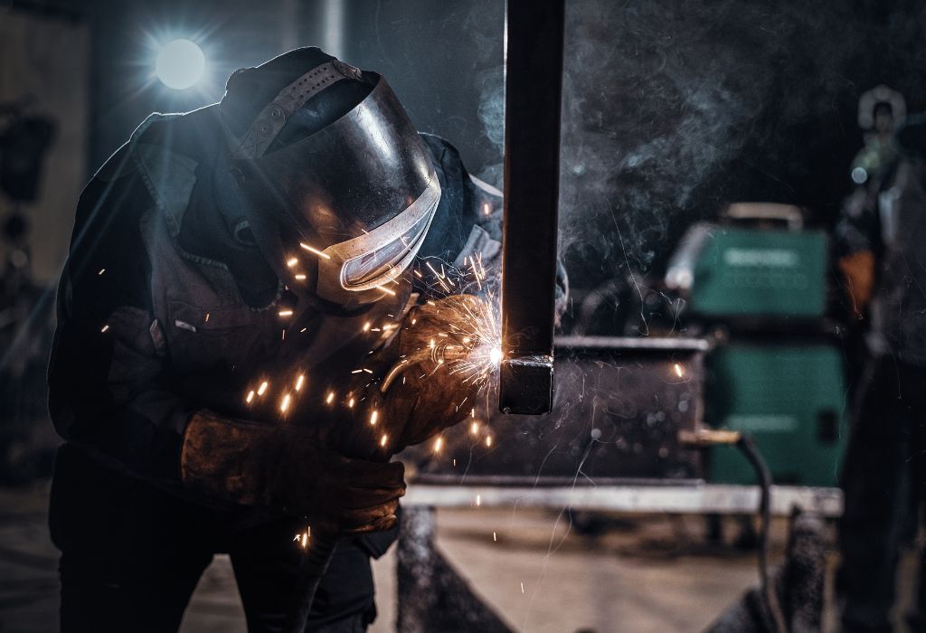 How Much Does a Beginner Welder Make in 2025 1 The Short Answer: How Much Does a Beginner Welder Make?