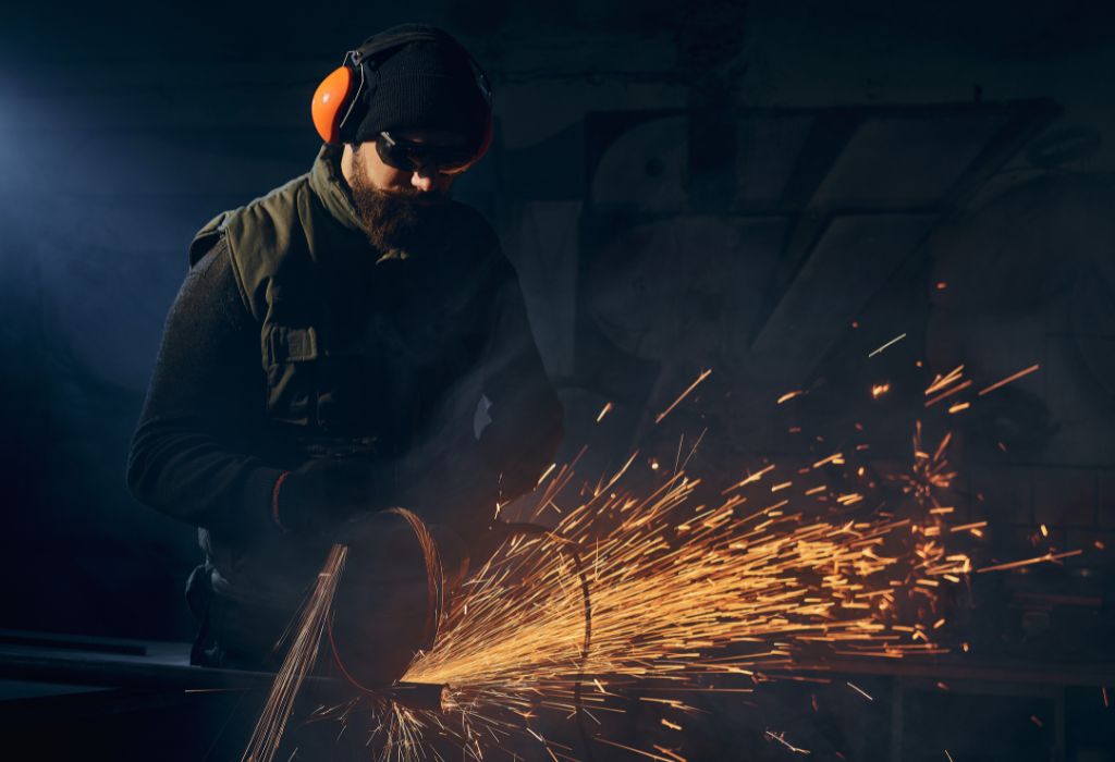 How Much Does a Beginner Welder Make in 2025 2 Hourly vs Annual: Overtime, Per Diem, and Take-Home