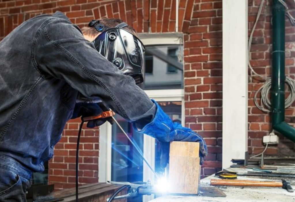 Structural Welder Salary: How Much Do They Earn? 3 Outlook and Demand—Where the Work Is Growing