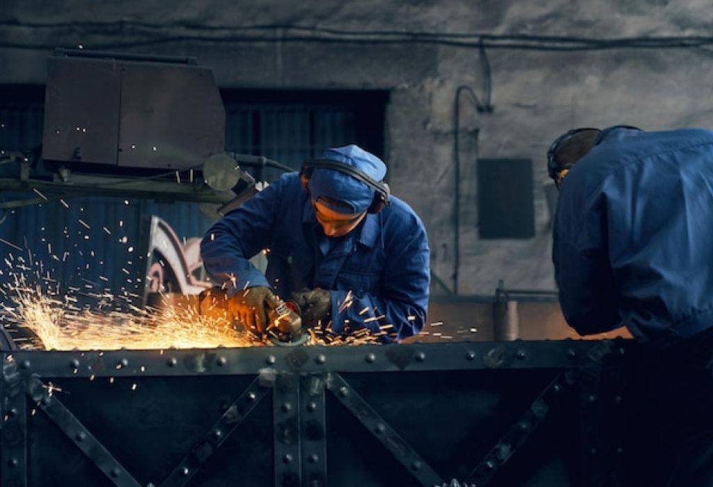 What Are the Benefits of Being a Welder? Full Guide 2 Challenges vs. Rewards in Welding