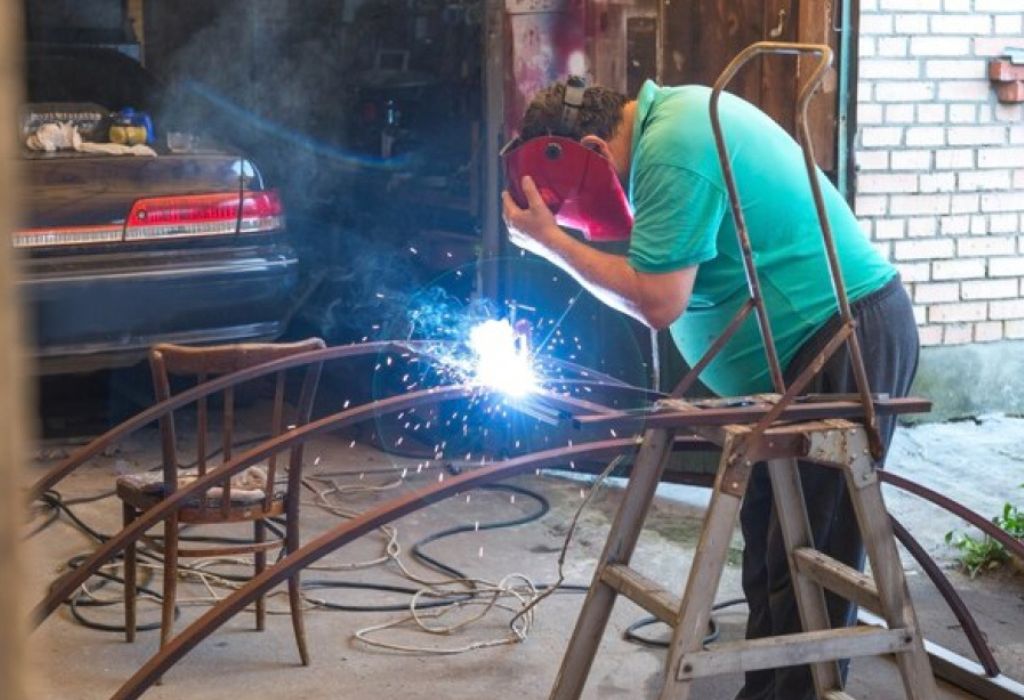 Union Welder Salary 2025: How Much Do They Earn? 3 How to Earn More in 12 Months