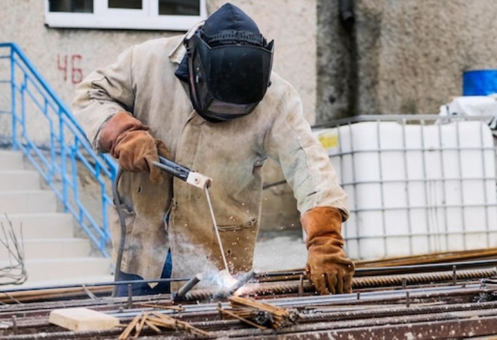 How Much Does a Welder Make in Alaska? Full Guide 2 Union vs. Non-Union Wages