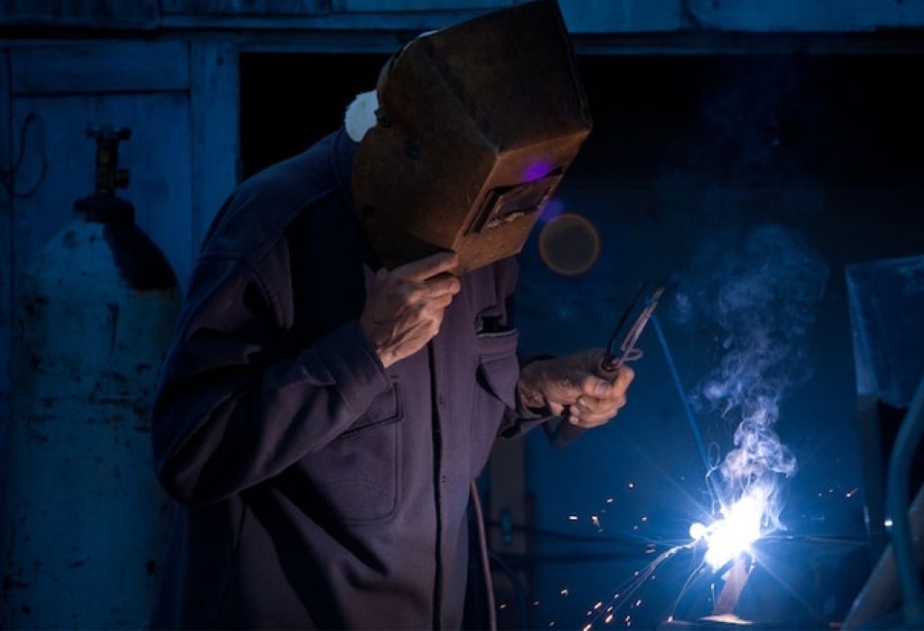How to Become a Nuclear Welder: Certification Guide 2 Challenges and Risks in Nuclear Welding