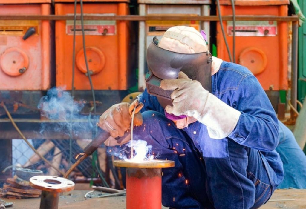 Union Welder Salary 2025: How Much Do They Earn? 2 Certifications That Boost Pay
