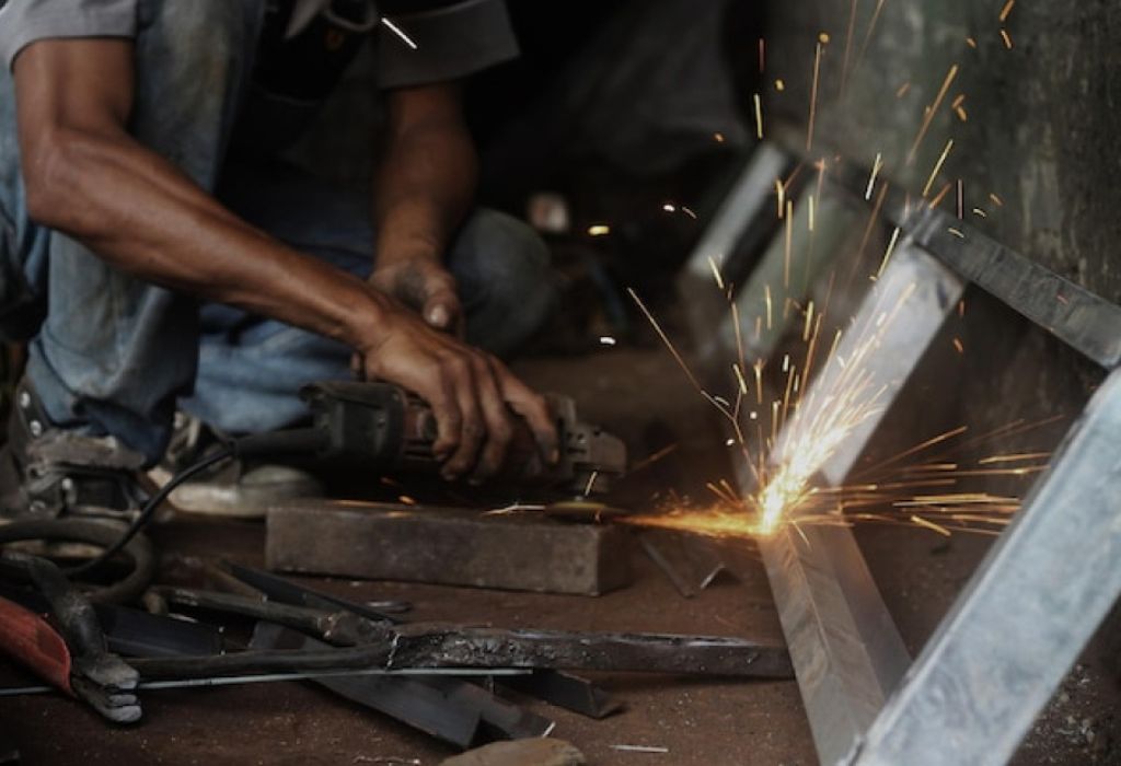 How Much Does a Welder Helper Make? Salary Guide 3 Negotiation Tips for Helpers