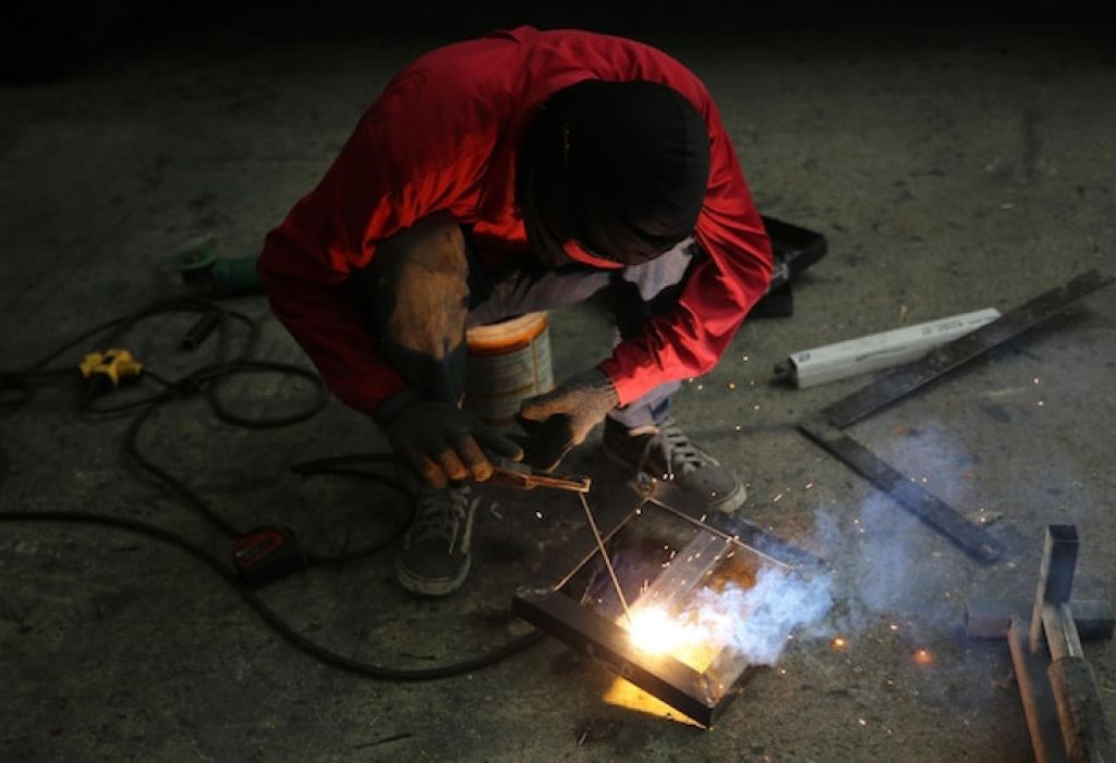 How Much Does a Welder Helper Make? Salary Guide 2 State & City Differentials: Regional Hotspots