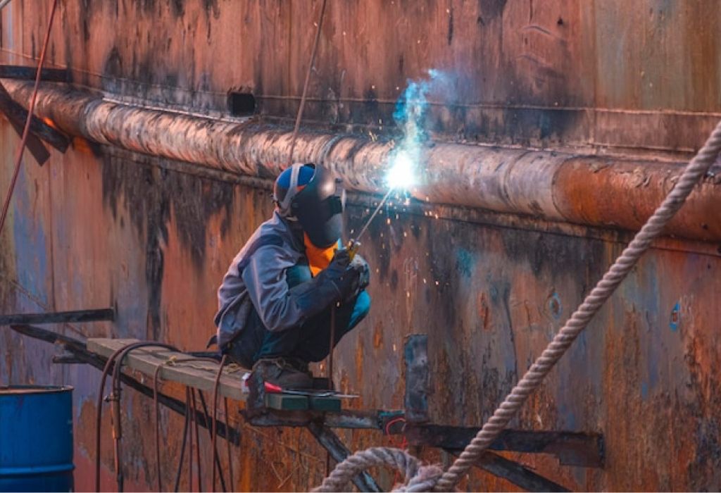 What Does a Shipyard Welder Do? Answered Clearly 1 Quick Answer — What Does a Shipyard Welder Do?