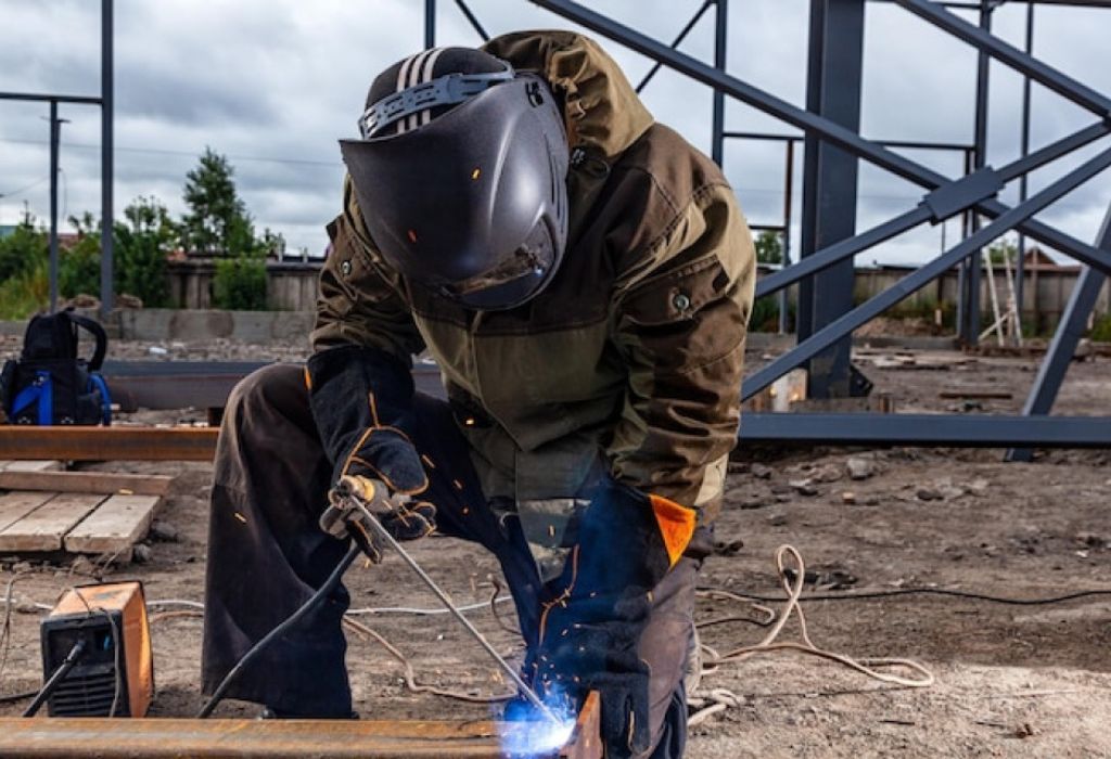Union Welder Salary 2025: How Much Do They Earn? 1 Quick Answer: How Much Does a Union Welder Make in 2025?
