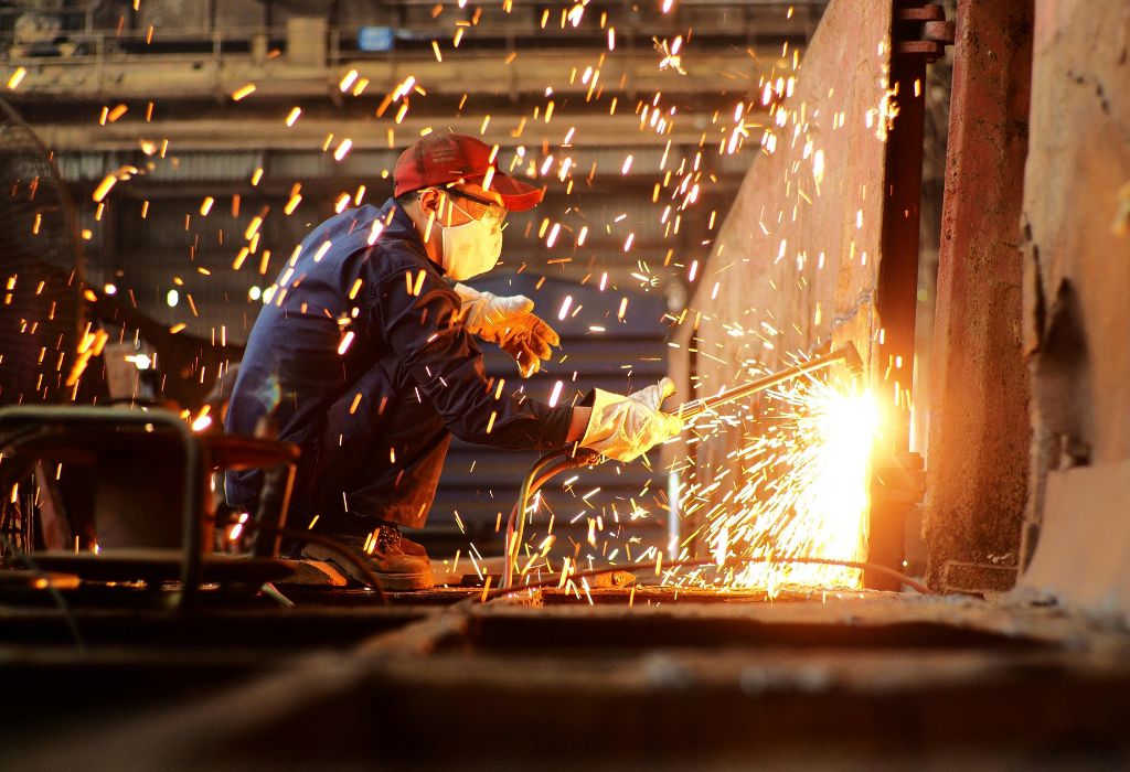 Welder Salary by Experience Level: How Much Does a Welder Make?