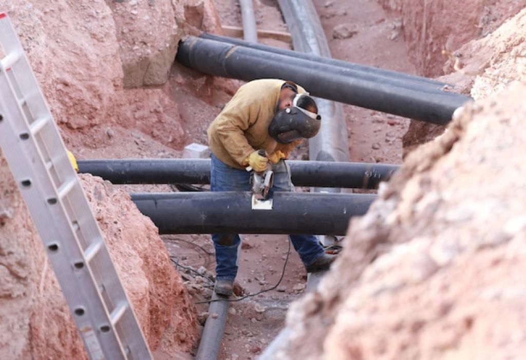 How to Become a Pipeline Welder: Step-by-Step Guide 1 What Does a Pipeline Welder Do?