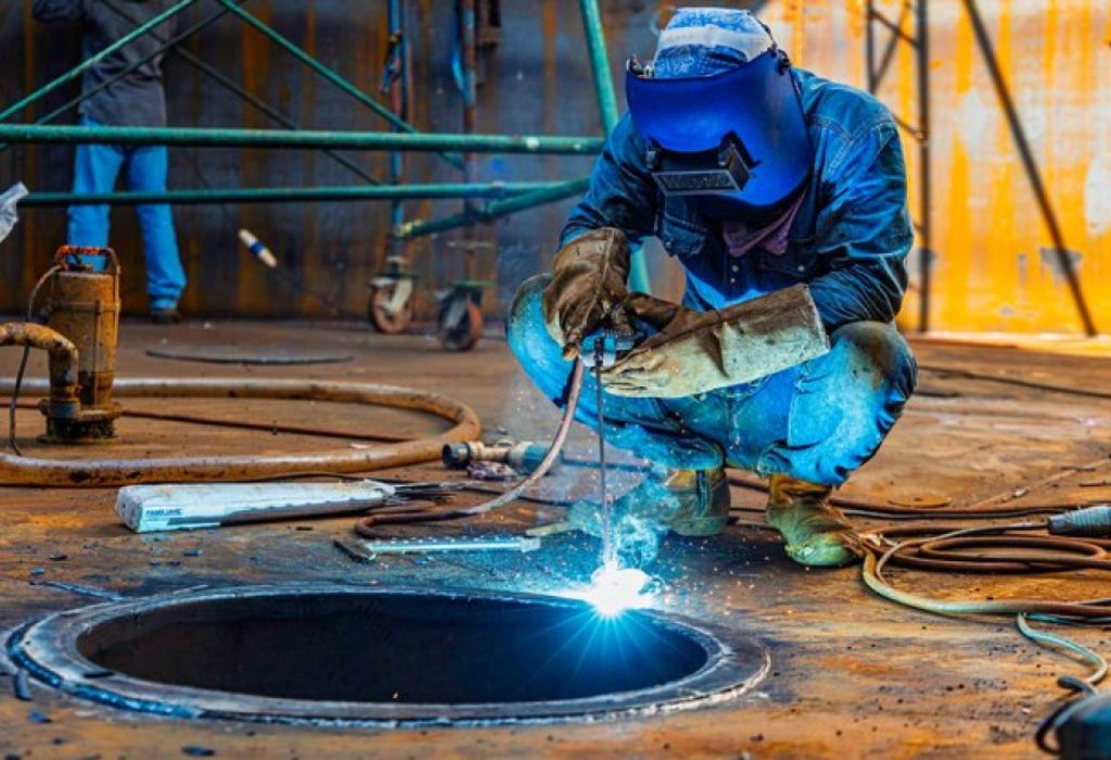 What Is a Rig Welder and Where Do They Work?