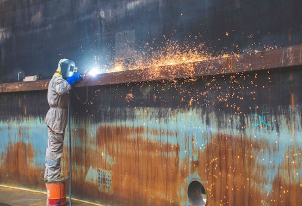 What Is an Underwater Welder? Job & Salary Explained 1 What Is an Underwater Welder?