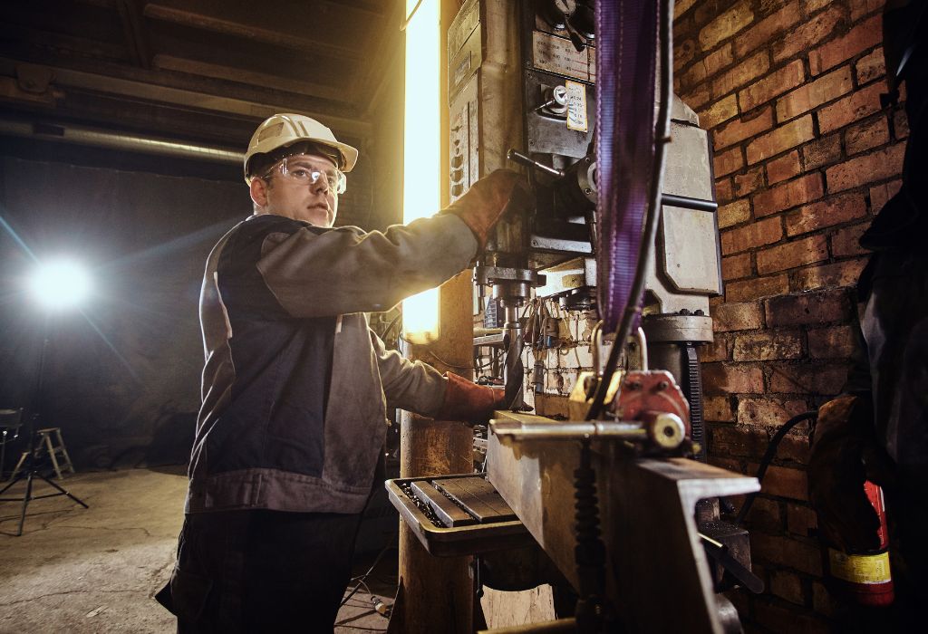 What Is the Current Salary Landscape for Welders in California?