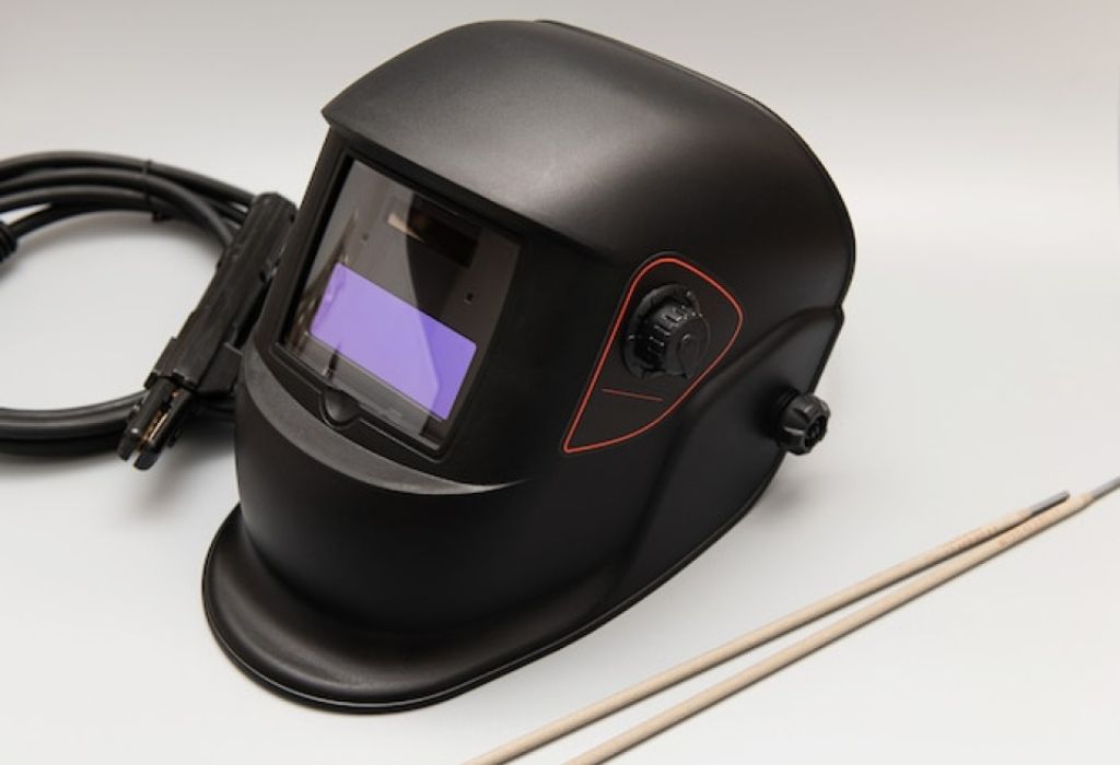 Where Can I Buy a Welding Helmet Online? 2 Key Features to Consider Before Buying