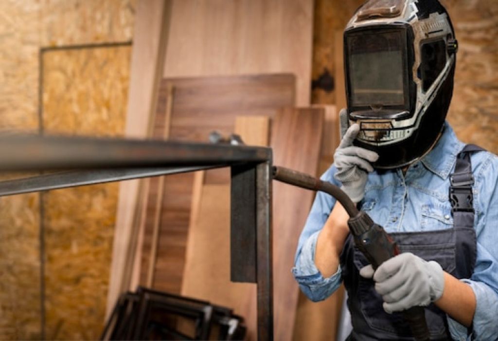 What Is a Passive Welding Helmet? Explained 1 What Is a Passive Welding Helmet