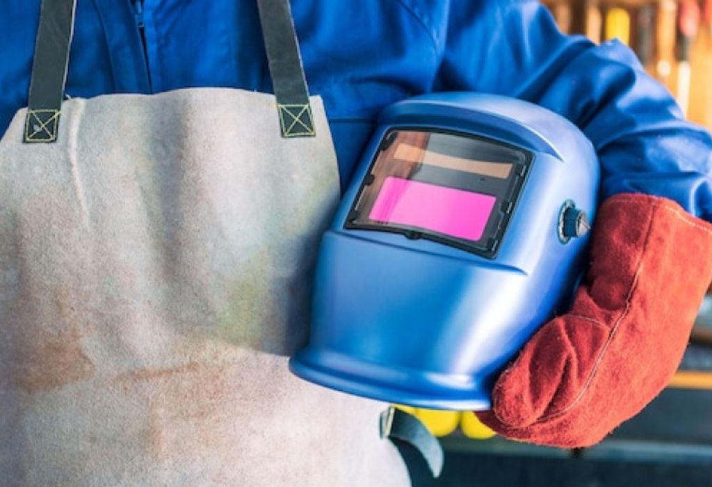 How to Choose a Welding Helmet – Expert Tips 3 Step 8: Real-World Scenarios — Matching Helmet to Work Type