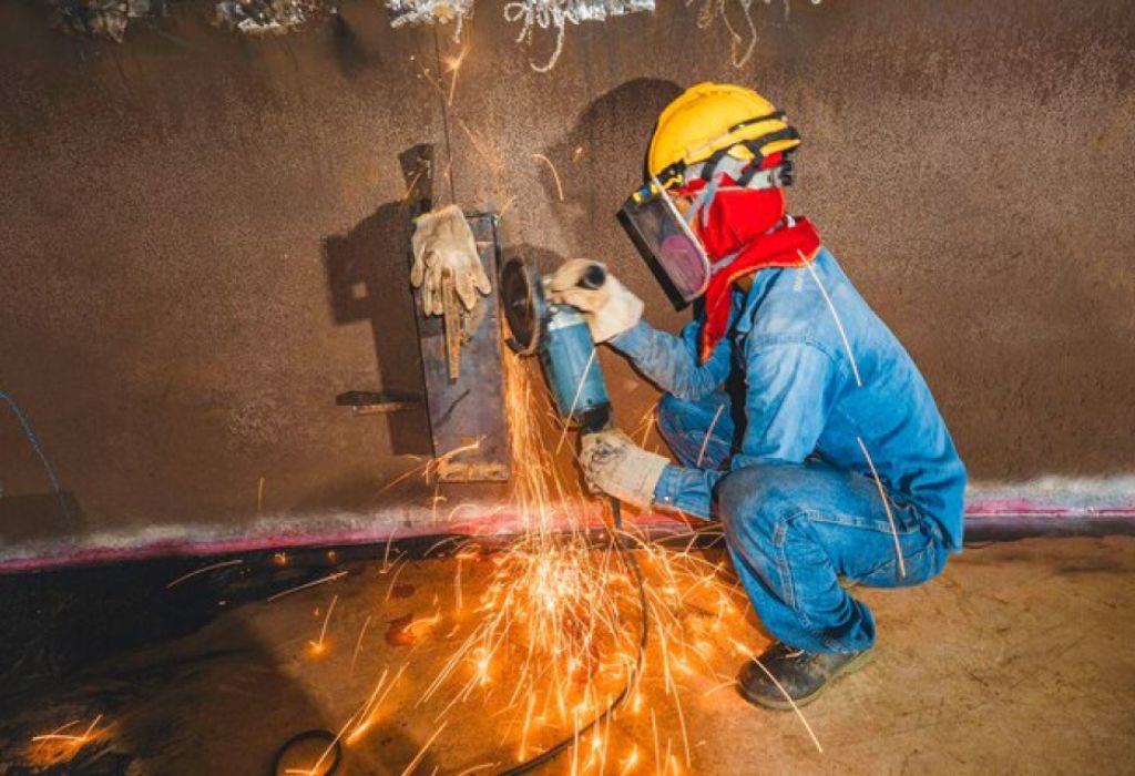 How Do I Become a Journeyman Welder? Step-by-Step 3 Step 9 — Land Journey-Level Work and Advance