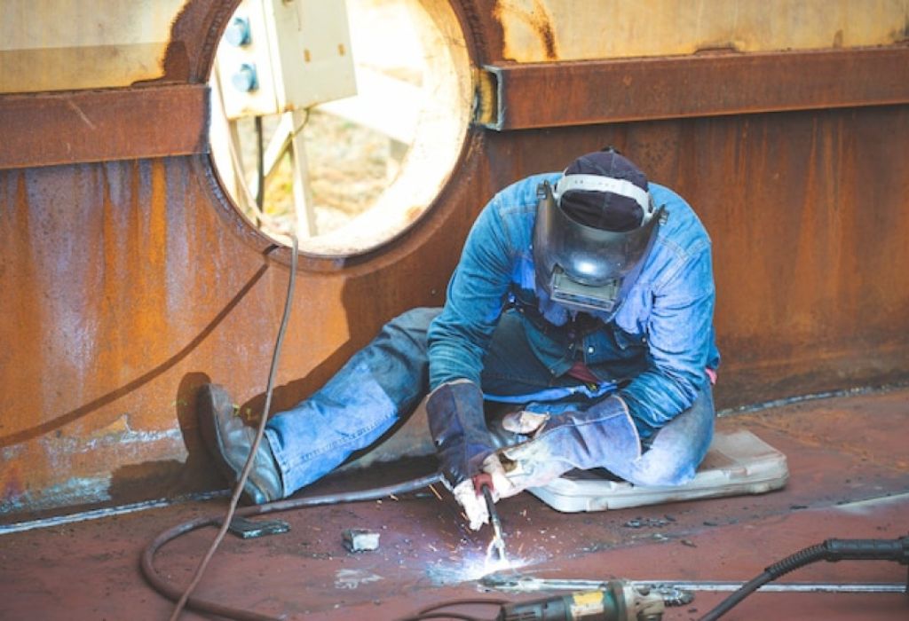 Diver Welder Salary: How Much Do They Make in 2025 1 How Much Does a Diver Welder Make in 2025?