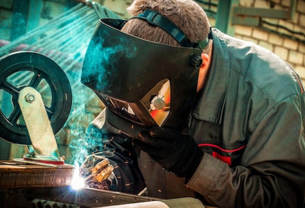 Entry Level Welder Salary: How Much Do They Make? 1 Quick Answer — How Much Does a Entry Level Welder Make?