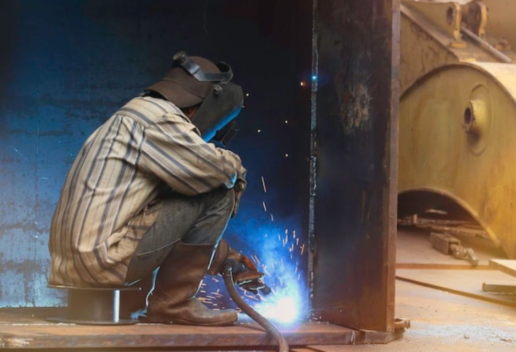 Entry Level Welder Salary: How Much Do They Make? 2 Benefits and Perks for Entry Level Welders