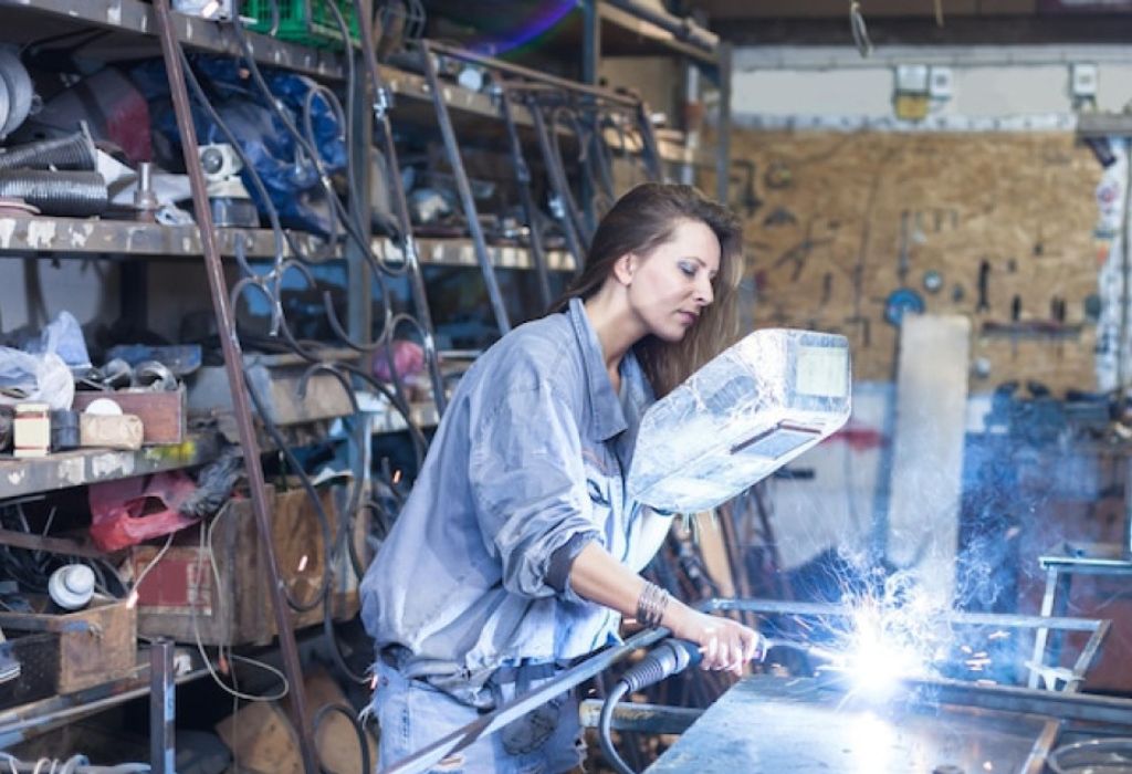 Female Welder Salary 2025: How Much Do They Earn 2 Gender Pay Gap in Welding: Myth or Reality?