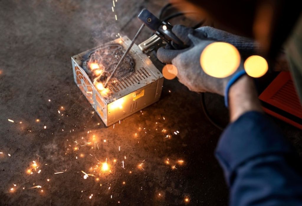 Nuclear Welder Salary: How Much Do They Make? 2 Nuclear Welder vs Other Welding Specializations