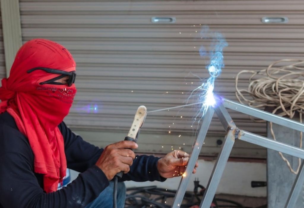 Stick Welder Salary Guide: How Much Do They Make 3 Career Path: From SMAW to Higher-Paid Roles