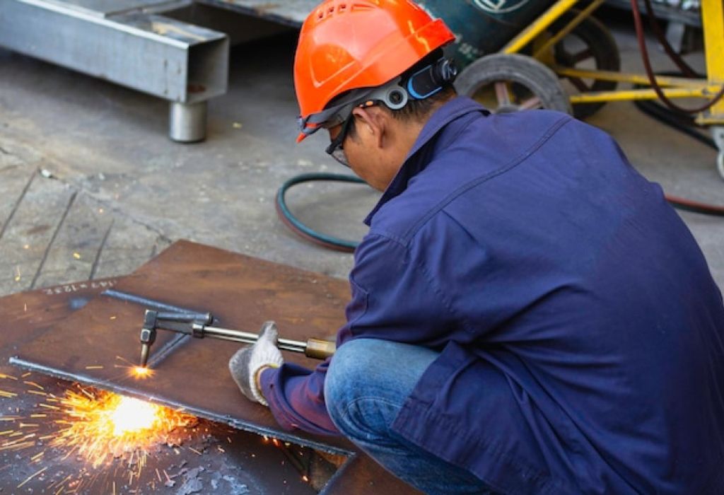 How to Become a Certified Welder Inspector Guide 2 Career Path, Salary & Industry Demand
