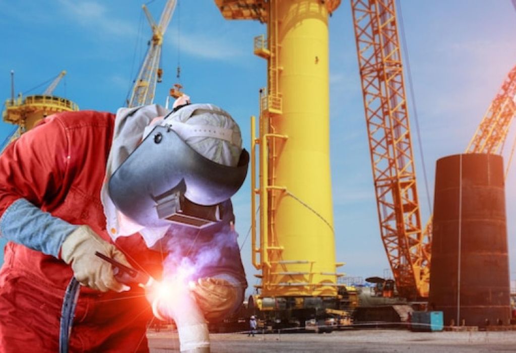How to Become an Oil Rig Welder: Full Guide 3 Weather, Risk, and Resilience