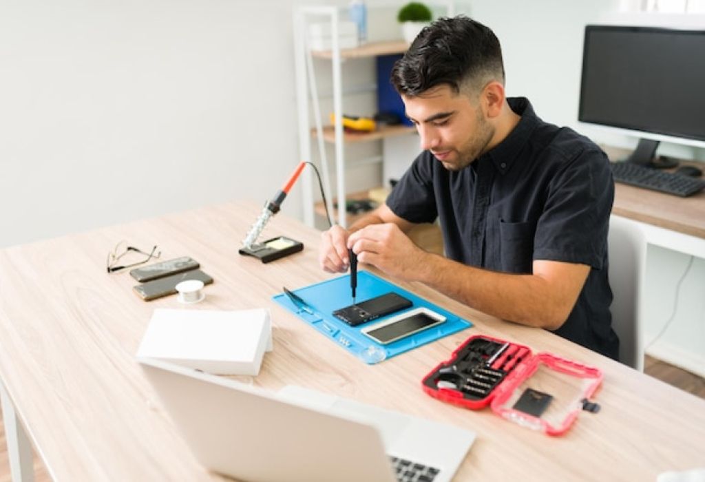 How to Become a Mobile Welder: Full Guide 1 What a Mobile Welder Actually Does