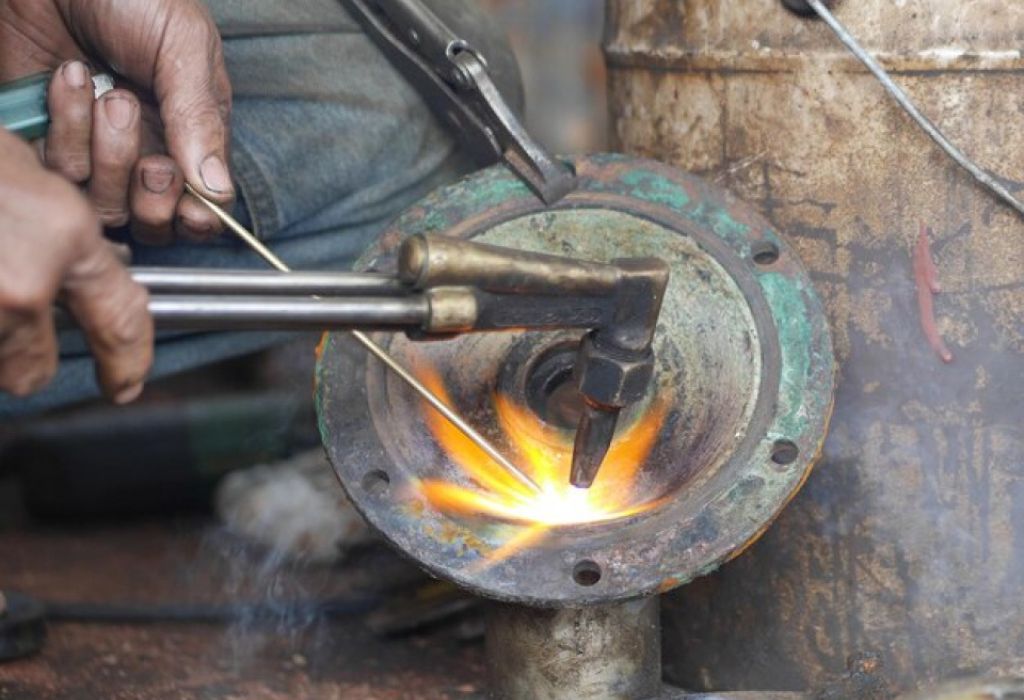 How to Fix Cast Iron Without Welding: Proven Methods 1 1. Understanding Cast Iron and Why It Cracks