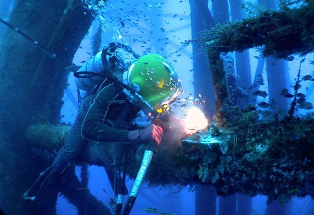 Does Underwater Welding Shorten Your Life? Facts Inside 2 Safety Measures, Training, and Modern Innovations