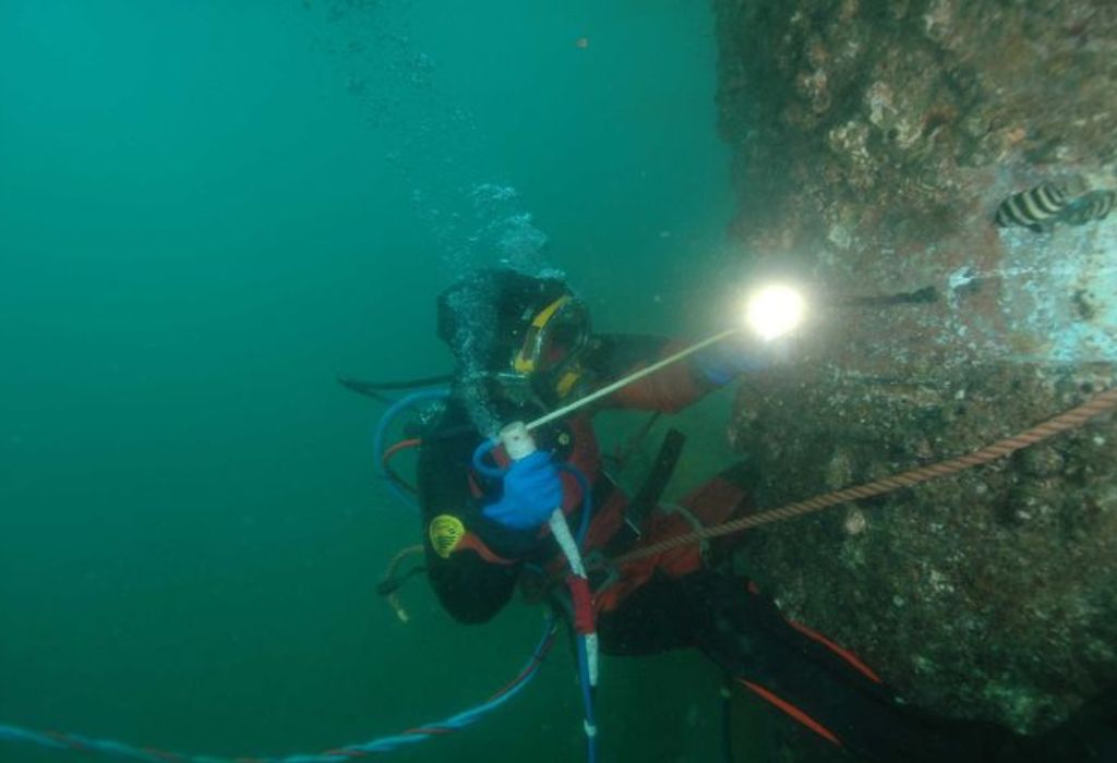What Are the Dangers of Underwater Welding? Explained 2 Gas Pocket Explosions and Combustion Hazards